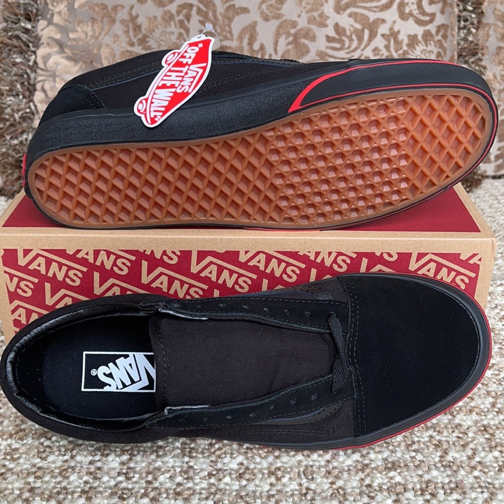 Vans Men’s Old Skool
(Flame Wall) Black/Black
VN0A38G1Q8Q
Sneakers - Picture 6 of 16